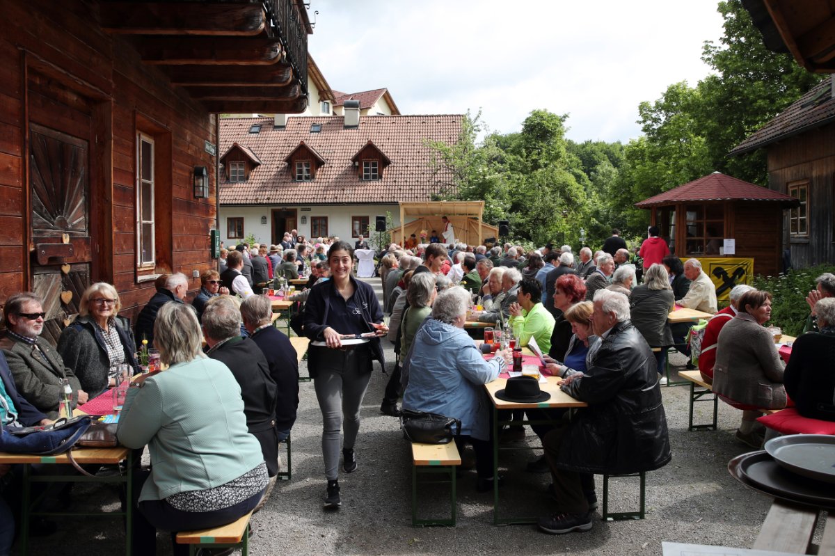 Kirtag am Dorfplatz
