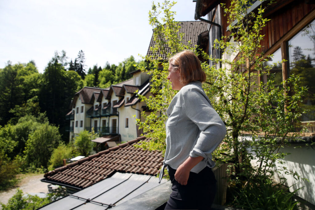 Frau in der Natur beim Business Retreat