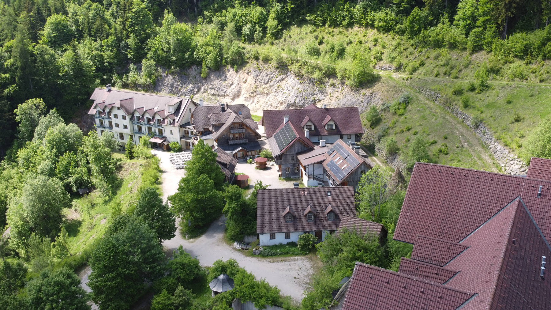 Steinschaler Dörfl Drohnenfoto im Grünen